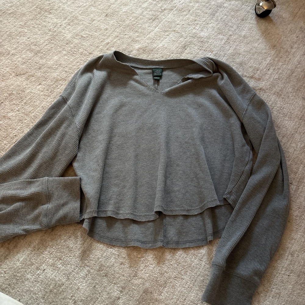 Cropped vneck grey sweater